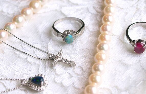 佐賀にある工房では記念日等のプレゼントに最適な特注品の指輪をご用意